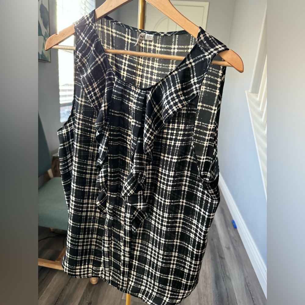 ELLE Blouse,  short sleeve for women size L. Black with white stripes.